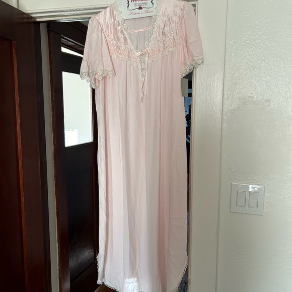 Vintage Dior night gown - Picture 4 of 5